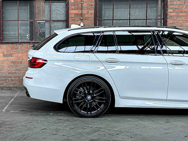 Bmw m550xd touring m-sport f11 381pk 2012 5-serie, gbn-87-t - afbeelding 51 van  51