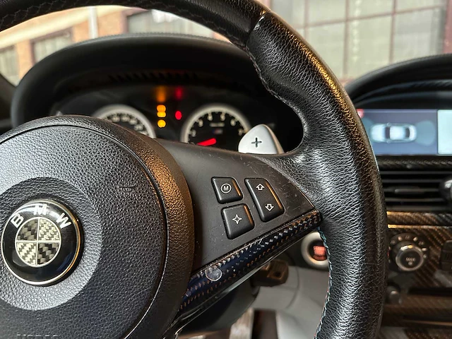 Bmw m6 5.0 v10 e63 507pk 2006 6-serie coupe youngtimer - afbeelding 21 van  39
