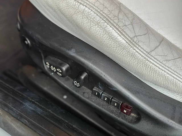 Bmw m6 5.0 v10 e63 507pk 2006 6-serie coupe youngtimer - afbeelding 29 van  39