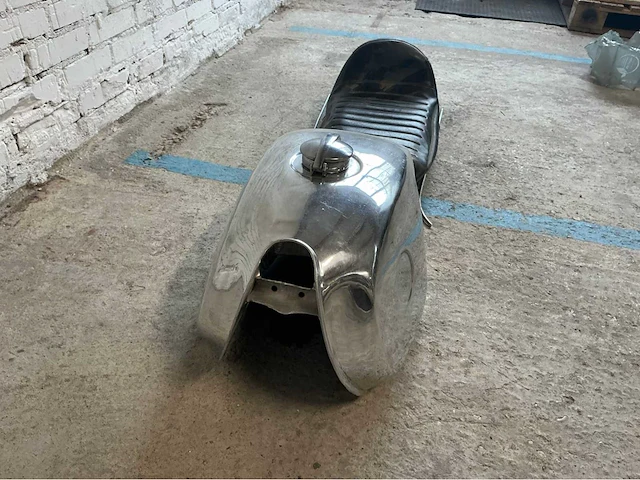Bmw r serie aluminium tank en caferacerzadel - afbeelding 3 van  4