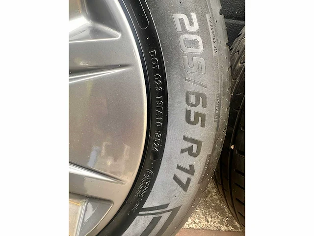 Bmw x1 17” lichtmetalen velgen - - band, en velg - afbeelding 2 van  4