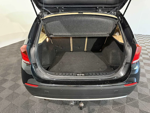 Bmw x1 sdrive18i executive, 86-nsz-3 - afbeelding 8 van  13