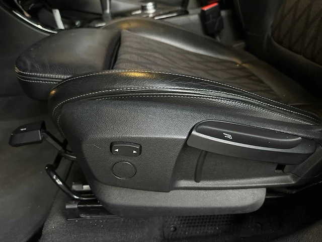 Bmw x1 sdrive18i high executive 136pk 2019, s-795-vz - afbeelding 24 van  42