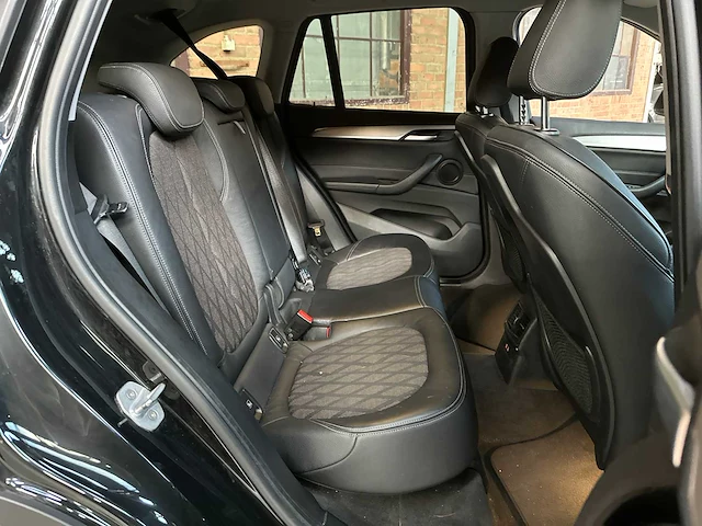 Bmw x1 sdrive18i high executive 136pk 2019, s-795-vz - afbeelding 32 van  42