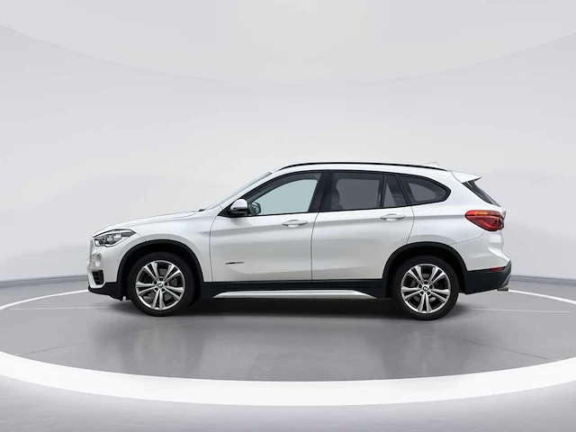 Bmw x1 sdrive20i high executive 2018 | l-896-dn - afbeelding 31 van  35