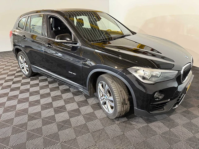 Bmw x1 sdrive20i, j-730-fs - afbeelding 15 van  17