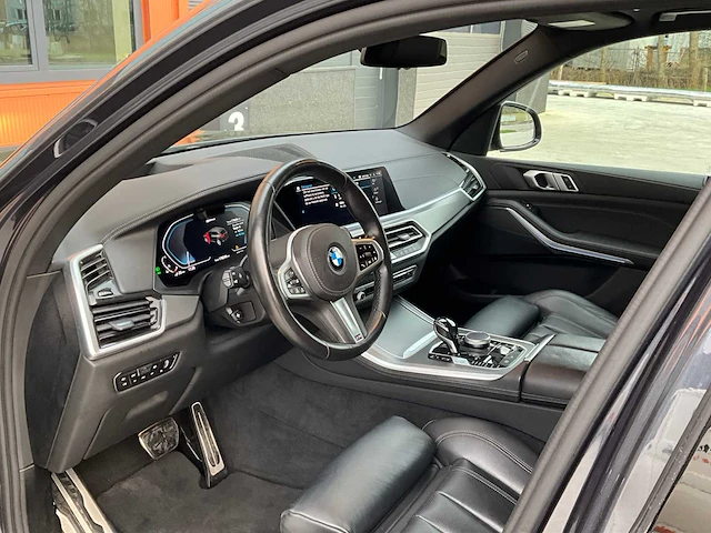 Bmw x5 45e xdrive g05 m sport phev / plug-in hybrid suv / personenauto - afbeelding 4 van  48