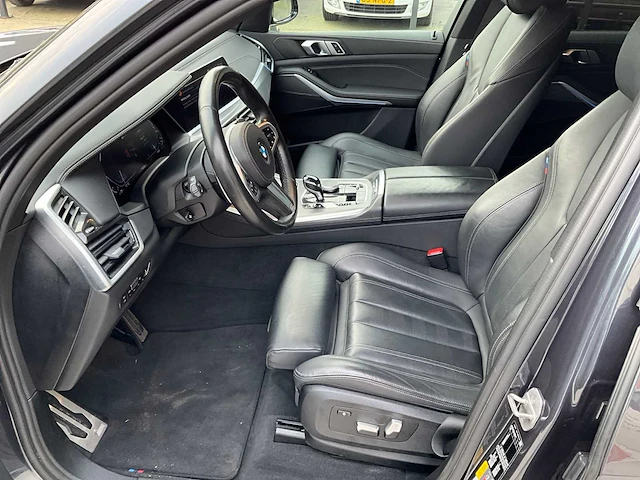 Bmw x5 45e xdrive g05 m sport phev / plug-in hybrid suv / personenauto - afbeelding 5 van  48