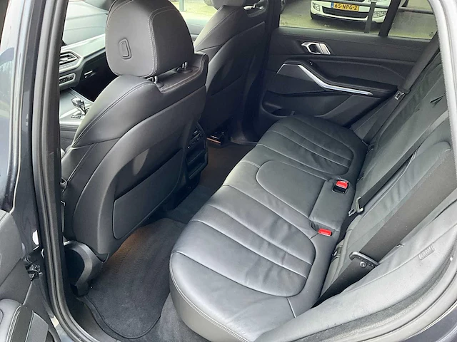 Bmw x5 45e xdrive g05 m sport phev / plug-in hybrid suv / personenauto - afbeelding 31 van  48