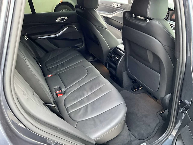 Bmw x5 45e xdrive g05 m sport phev / plug-in hybrid suv / personenauto - afbeelding 32 van  48
