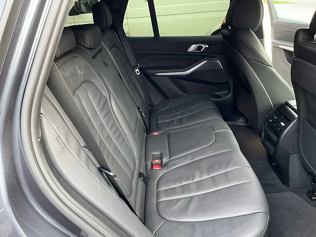 Bmw x5 45e xdrive g05 m sport phev / plug-in hybrid suv / personenauto - afbeelding 33 van  48