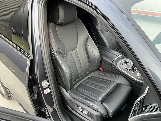 Bmw x5 45e xdrive g05 m sport phev / plug-in hybrid suv / personenauto - afbeelding 35 van  48