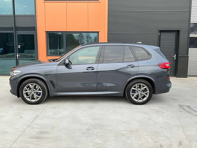 Bmw x5 45e xdrive g05 m sport phev / plug-in hybrid suv / personenauto - afbeelding 44 van  48