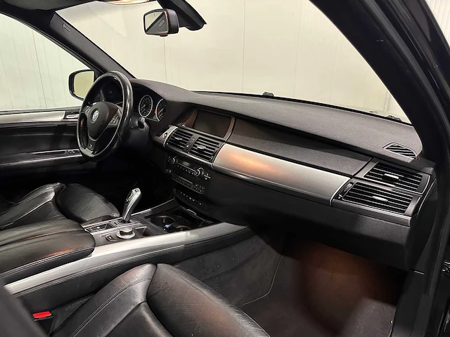 Bmw x5 xdrive 4.8i v8 youngtimer t-133-xr - afbeelding 4 van  30