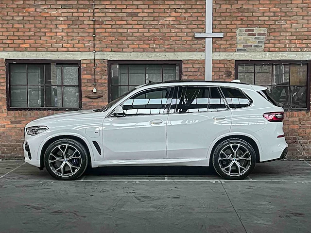 Bmw x5 xdrive45e m-sport high executive 394pk 2021 g05, l-154-pr - afbeelding 18 van  63