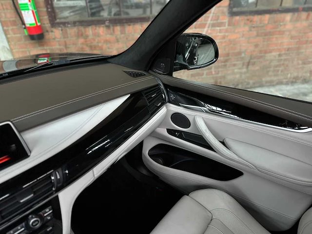 Bmw x5m 4.4 v8 m-sport f85 576pk 2015 - afbeelding 34 van  59