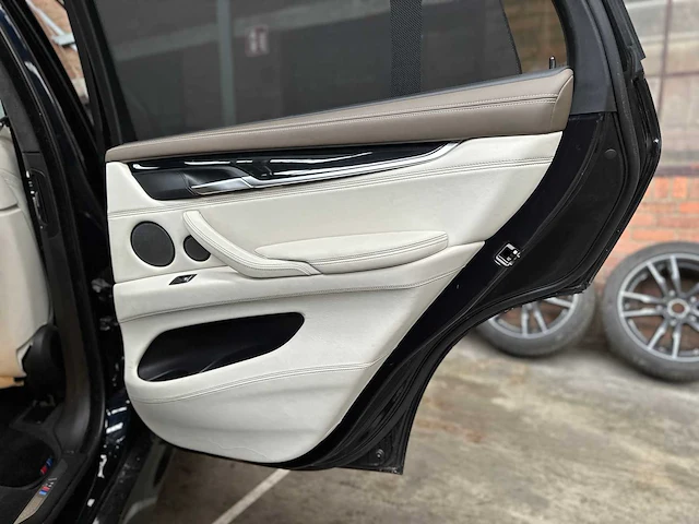 Bmw x5m 4.4 v8 m-sport f85 576pk 2015 - afbeelding 44 van  59