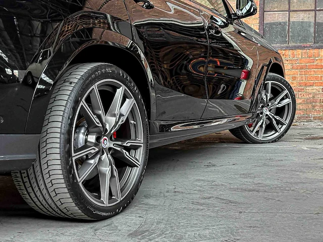 Bmw x6 m50i xdrive 4.4 v8 high executive 530pk 2023 (origineel-nl + 1e eigenaar), s-666-jn - afbeelding 3 van  83
