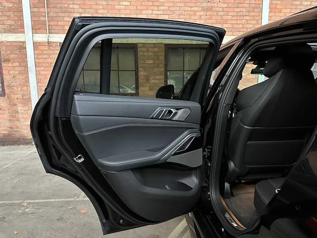Bmw x6 m50i xdrive 4.4 v8 high executive 530pk 2023 (origineel-nl + 1e eigenaar), s-666-jn - afbeelding 22 van  83