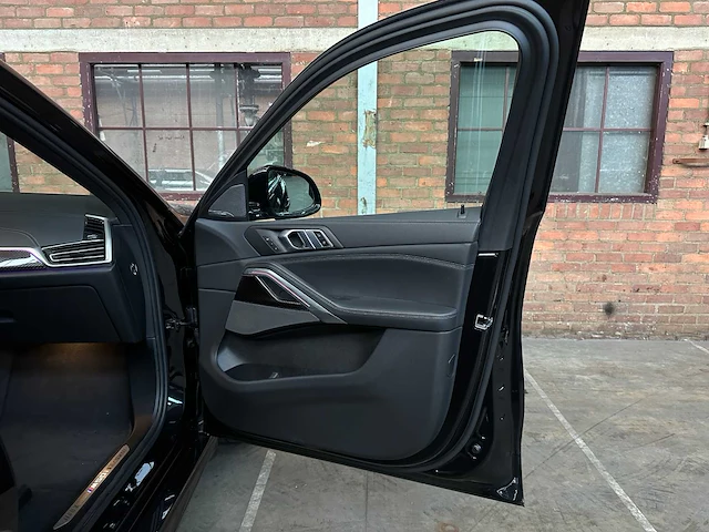 Bmw x6 m50i xdrive 4.4 v8 high executive 530pk 2023 (origineel-nl + 1e eigenaar), s-666-jn - afbeelding 32 van  83