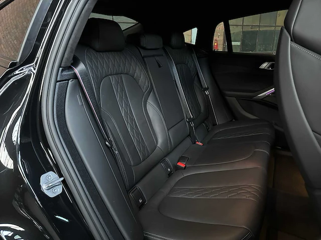 Bmw x6 m50i xdrive 4.4 v8 high executive 530pk 2023 (origineel-nl + 1e eigenaar), s-666-jn - afbeelding 39 van  83