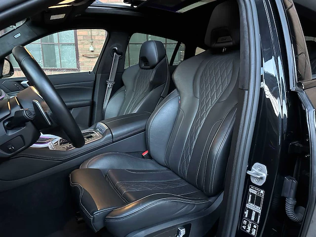 Bmw x6 m50i xdrive 4.4 v8 high executive 530pk 2023 (origineel-nl + 1e eigenaar), s-666-jn - afbeelding 46 van  83