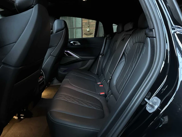 Bmw x6 m50i xdrive 4.4 v8 high executive 530pk 2023 (origineel-nl + 1e eigenaar), s-666-jn - afbeelding 50 van  83