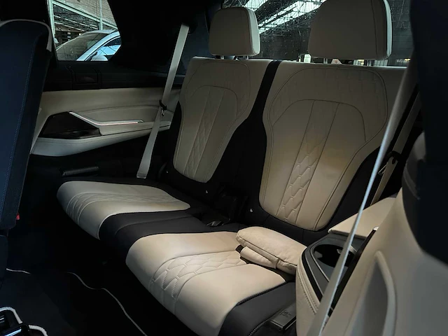 Bmw x7 m50i 4.4 v8 high executive 530pk 2021 (origineel-nl + 1e eigenaar) g07, l-318-rb - afbeelding 24 van  62