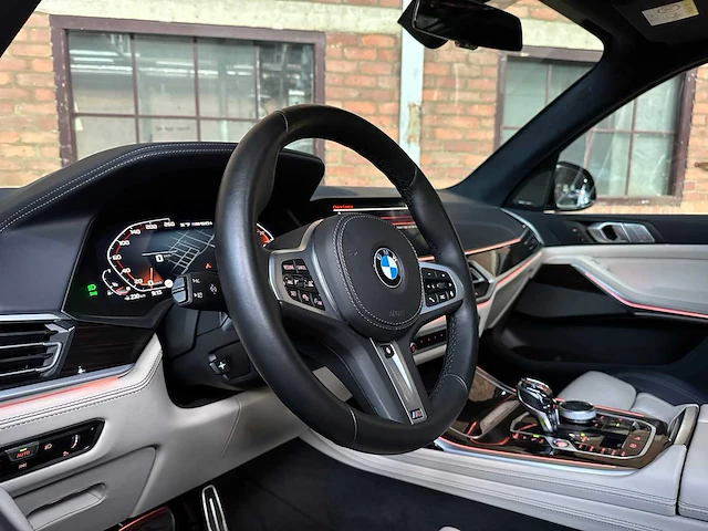 Bmw x7 m50i 4.4 v8 high executive 530pk 2021 (origineel-nl + 1e eigenaar) g07, l-318-rb - afbeelding 25 van  62