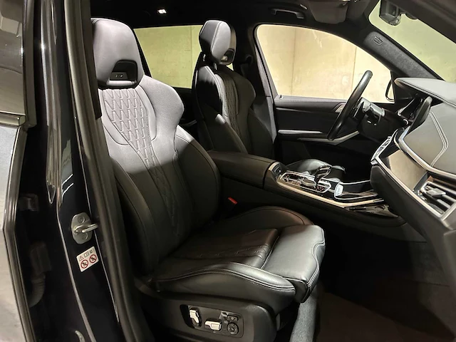 Bmw x7 m50i 4.4 v8 high executive m-sport 530pk 2021 g07, p-038-dk - afbeelding 52 van  60