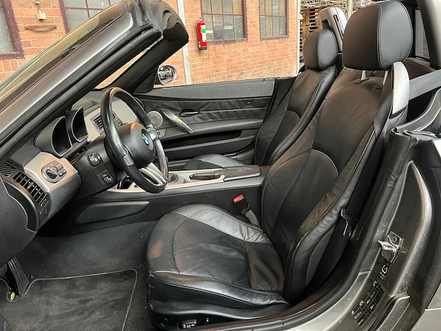 Bmw z4 roadster 3.0i s 231pk 2004 (hardtop + softtop), 36-nv-hz youngtimer - afbeelding 27 van  44