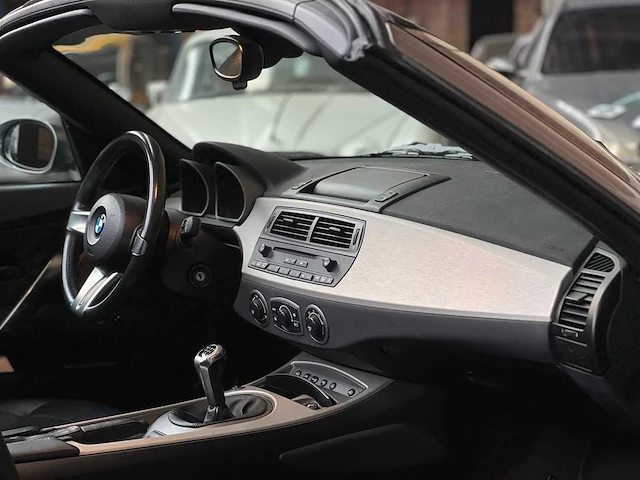 Bmw z4 roadster 3.0i s 231pk 2004 (hardtop + softtop), 36-nv-hz youngtimer - afbeelding 33 van  44