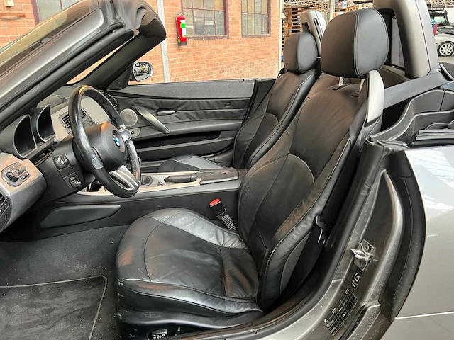 Bmw z4 roadster 3.0i s 231pk 2004 (hardtop + softtop), 36-nv-hz youngtimer - afbeelding 35 van  44