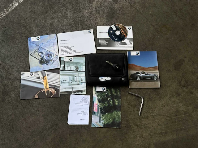 Bmw z4 roadster 3.0i s 231pk 2004 (hardtop + softtop), 36-nv-hz youngtimer - afbeelding 38 van  44