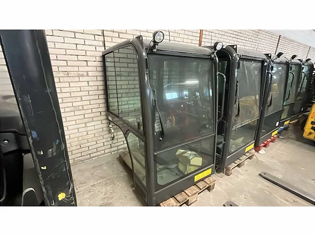 Bobcat - 2024 - e19 - minigraafmachine cabine - afbeelding 1 van  2