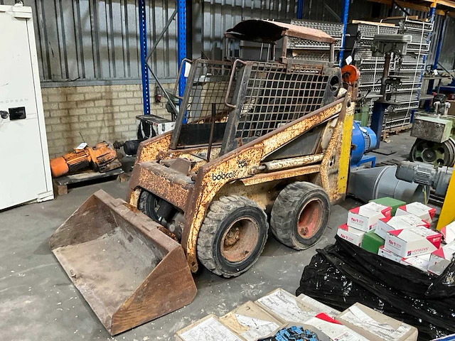 Bobcat 443 mini shovel - afbeelding 1 van  8