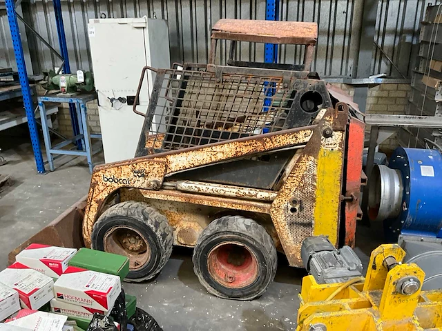 Bobcat 443 mini shovel - afbeelding 2 van  8