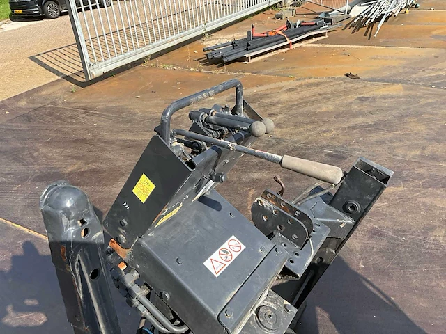 Bobcat schranklader voorzet graafarm - afbeelding 8 van  8