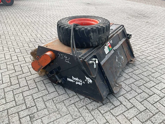 Bobcat sweeper 60 straatveegmachine - afbeelding 1 van  7