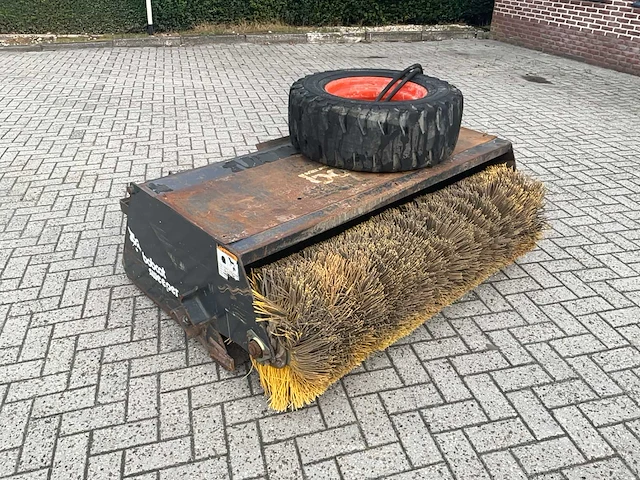 Bobcat sweeper 60 straatveegmachine - afbeelding 3 van  7