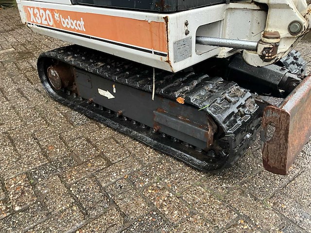 Bobcat x320 minigraafmachine - afbeelding 9 van  32