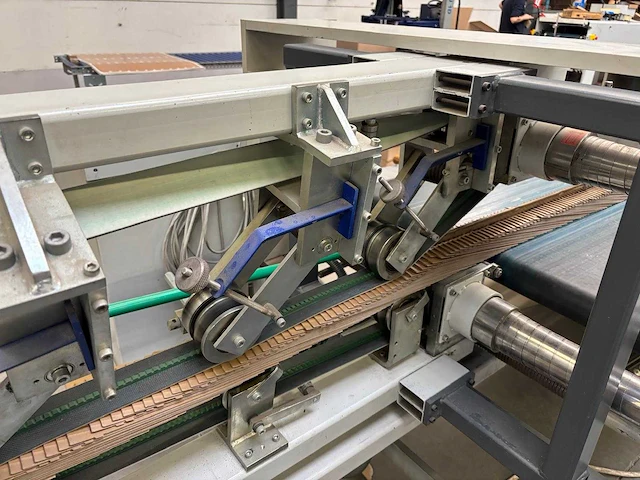 Bobst handypack semi-automatische aflegtafel voor vouw plak lijnen - afbeelding 4 van  9