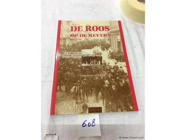 Boek: de roos op de revers - afbeelding 1 van  4