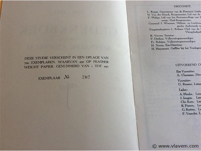 Boek: gedenkboek vh k. atheneum te maaseik - afbeelding 2 van  3