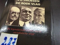 Boek " zij droegen de rode vlag " - afbeelding 1 van  2