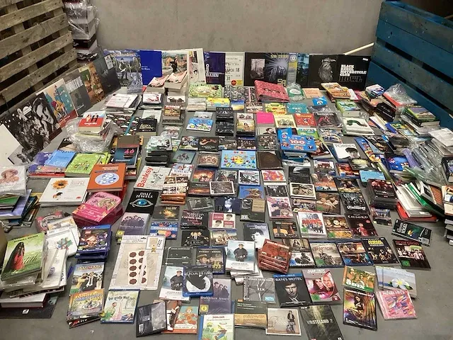 Boeken-dvd-cd-lp - retourgoederen - afbeelding 1 van  10