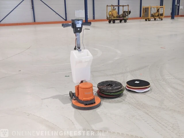 Boen-/schrobmachine numatic, hfm 1515, bouwjaar 2013 - afbeelding 1 van  14