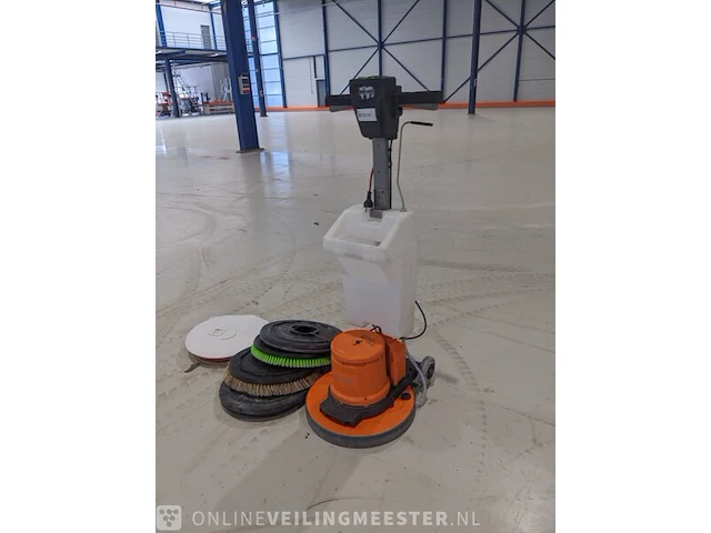 Boen-/schrobmachine numatic, hfm 1515, bouwjaar 2015 - afbeelding 11 van  18