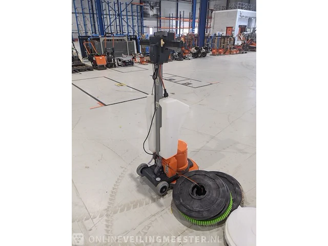 Boen-/schrobmachine numatic, hfm 1515, bouwjaar 2015 - afbeelding 13 van  18