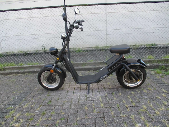 Bohlt bastard luqi - big wheel elektrische chopper - sne002 - e-scooter - afbeelding 1 van  12